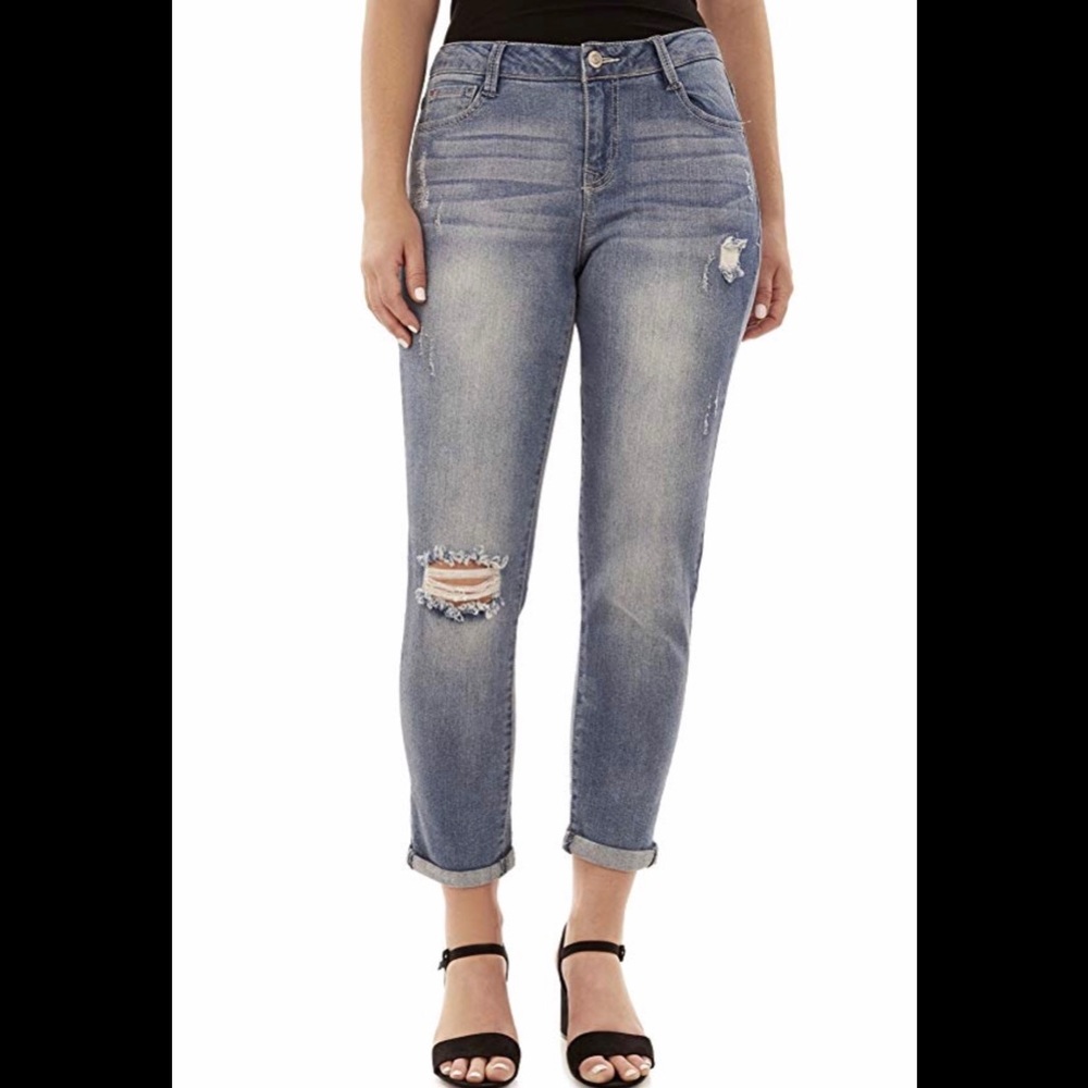 Brand new Ripped women’s jeans, boyfriend style